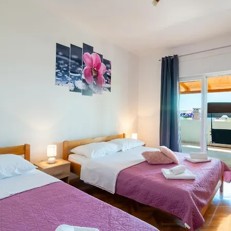 Mojca Pag Apartment Dinjiska